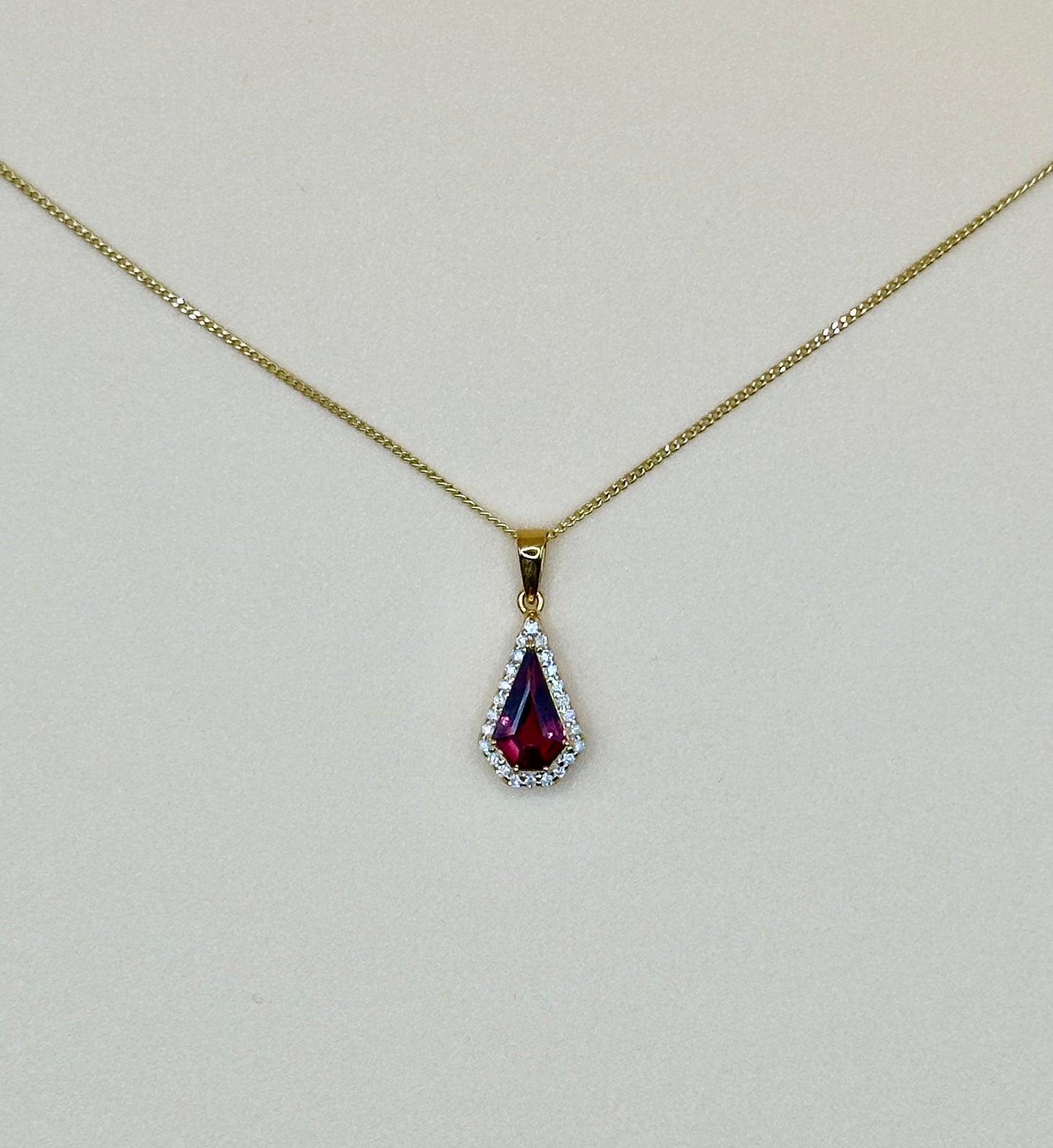 Spinel and Diamond Pendant 18K Gold